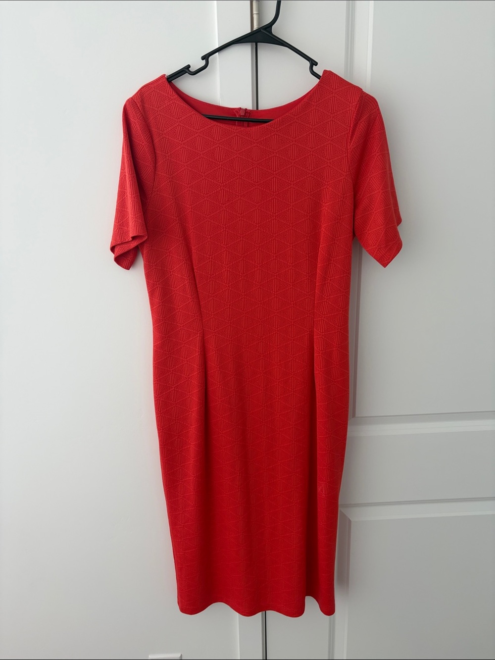 Classic Red Midi Dress with Short Sleeves